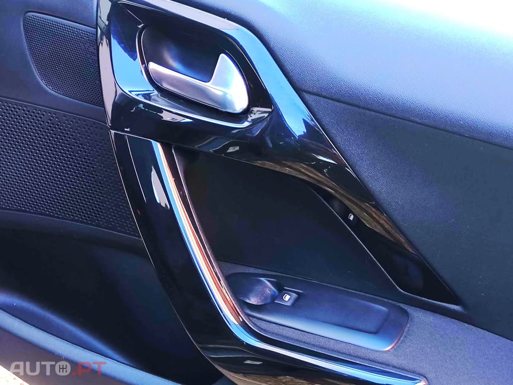 Peugeot 208 1.2 PureTech Signature 82 cv–Nacional