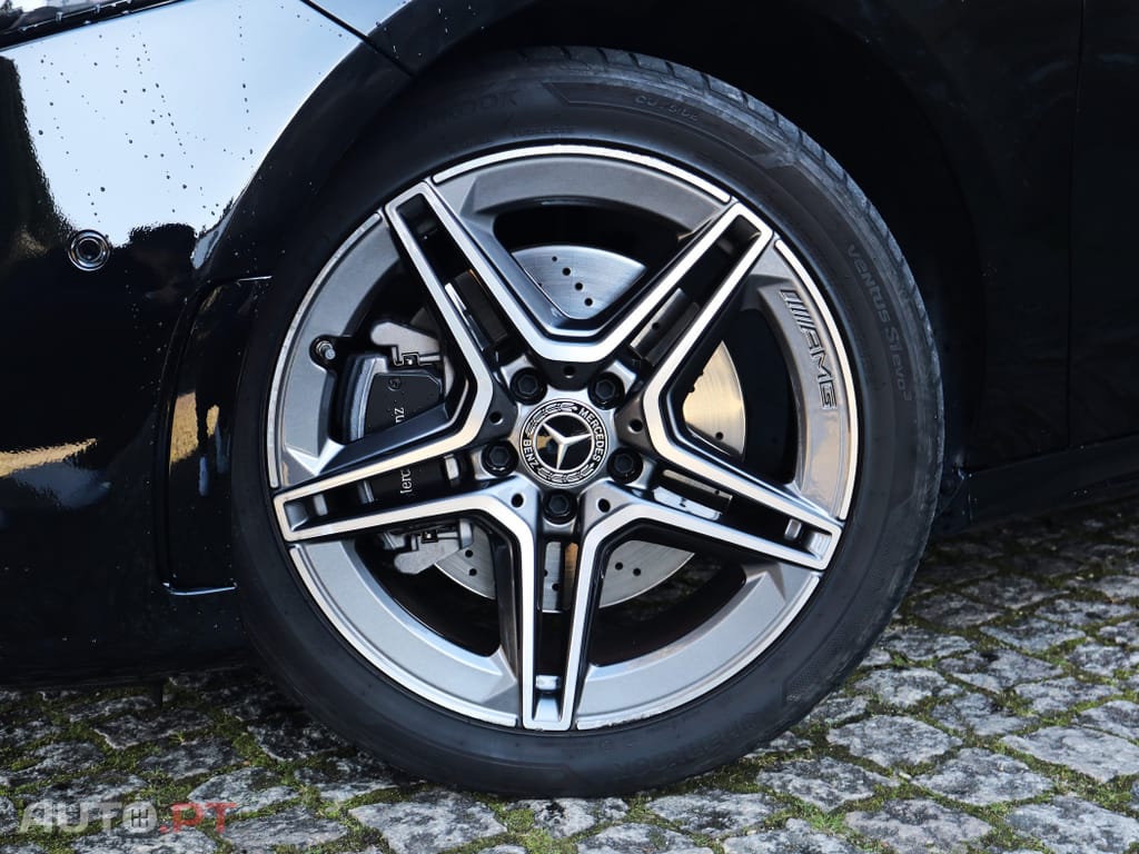 Mercedes-Benz A 250 e AMG Line