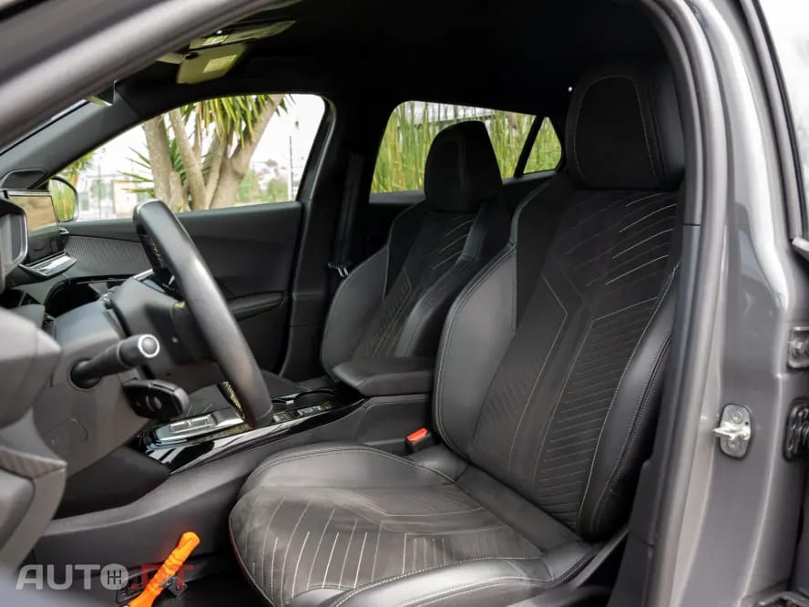 Peugeot E-2008 GT