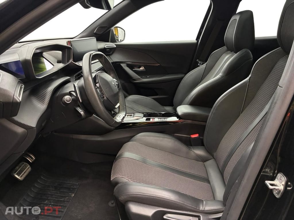 Peugeot 2008 1.2 PureTech GT EAT8