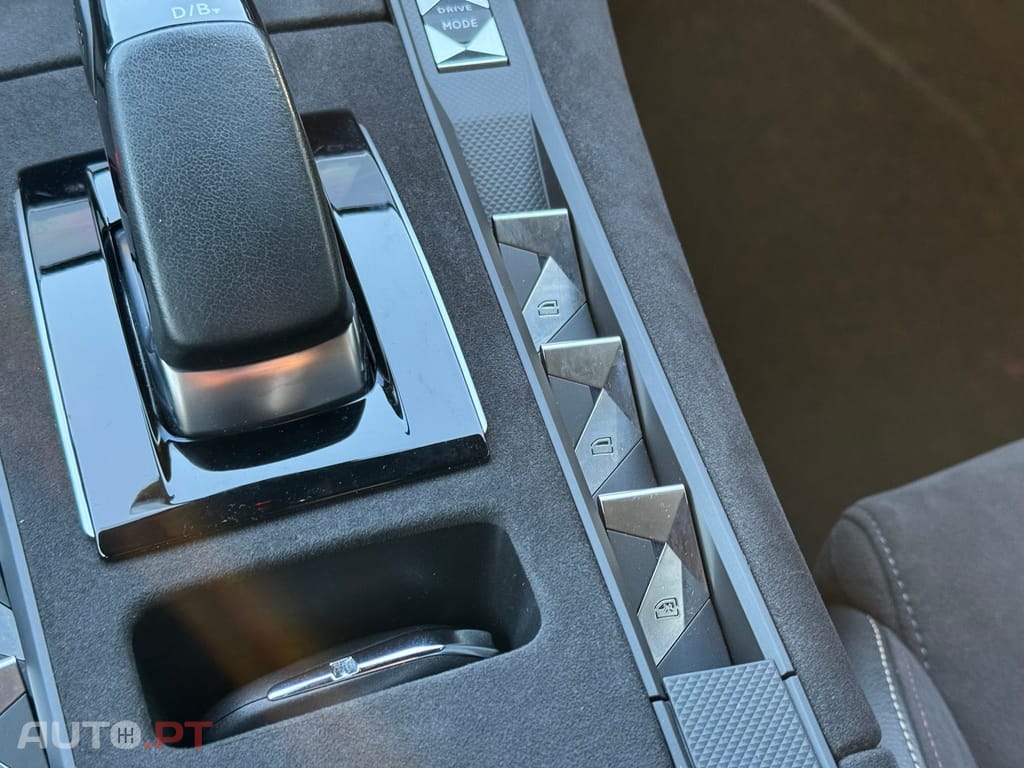 DS DS7 Crossback E-Tense Performance Line EAT8