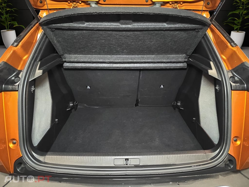 Peugeot 2008 1.2 PureTech Active Pack EAT8