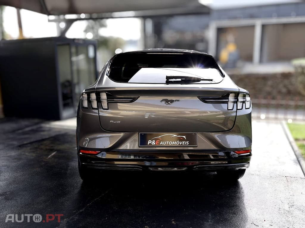 Ford Mustang Mach-E AWD PREMIUM