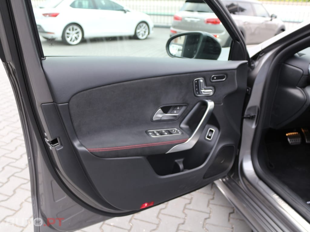 Mercedes-Benz A 250 e AMG Line