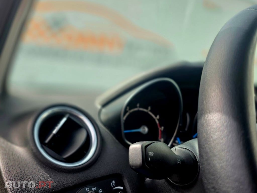Ford Fiesta 1.0 EcoBoost S&S TITANIUM