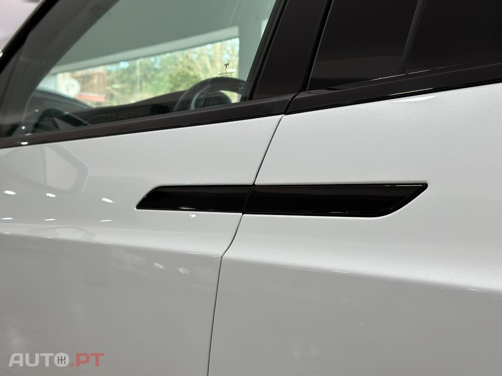 Tesla Model X Outro