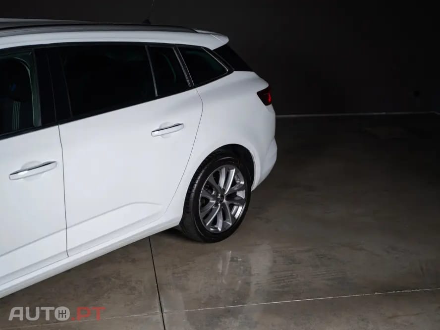 Renault Mégane Sport Tourer 1.5 Blue dCi GT Line — fotografia 11