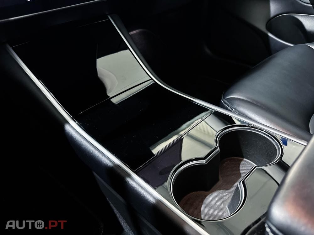 Tesla Model 3 Long-Range Dual Motor AWD — fotografia 44