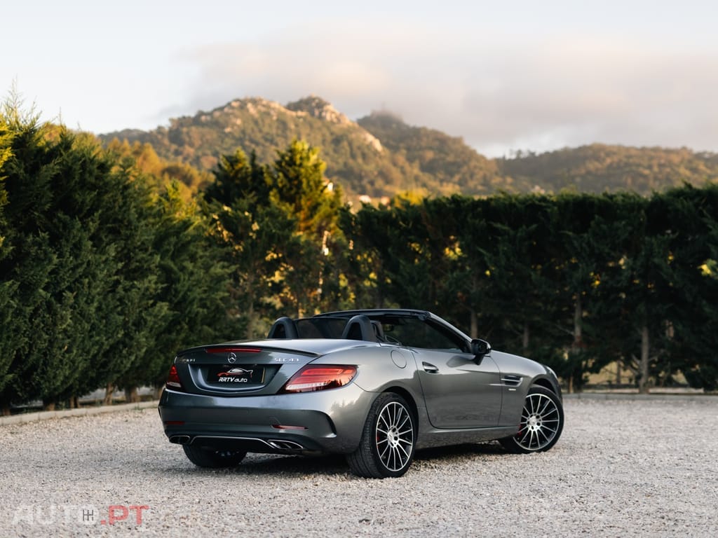 Mercedes-Benz SLC Standard