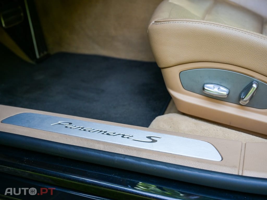 Porsche Panamera S Hybrid J19