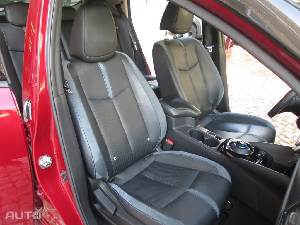 Nissan Leaf Tekna Two Tone