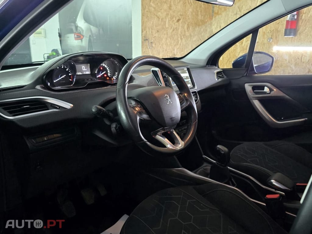 Peugeot 2008 1.2 VTi Active