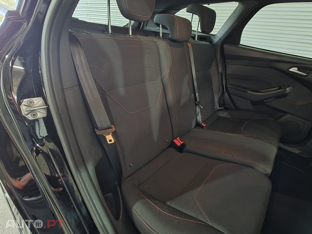 Ford Focus SW 1.5 TDCi EcoBlue ST-Line