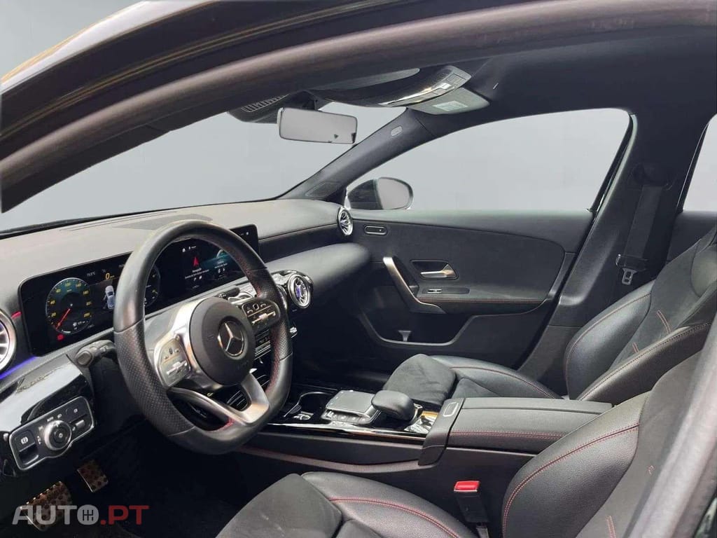 Mercedes-Benz A 180 D Pack Night AMG 