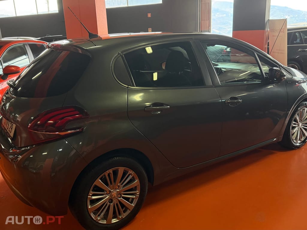 Peugeot 208 1.5 BlueHDi Allure Pack