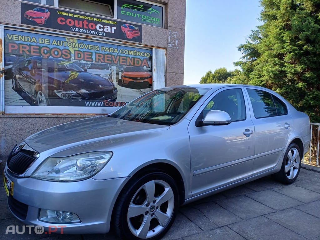 Skoda Octavia 1.6 TDI Ambiente — fotografia 8