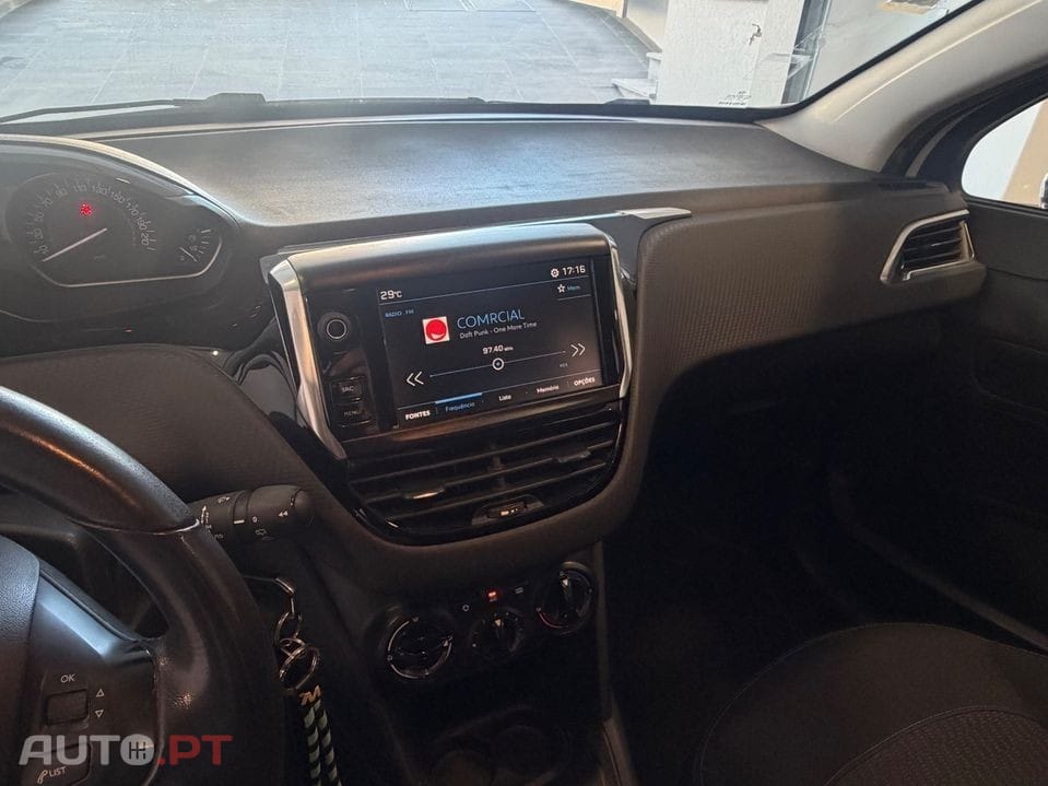 Peugeot 208 1.6 BlueHDi Style