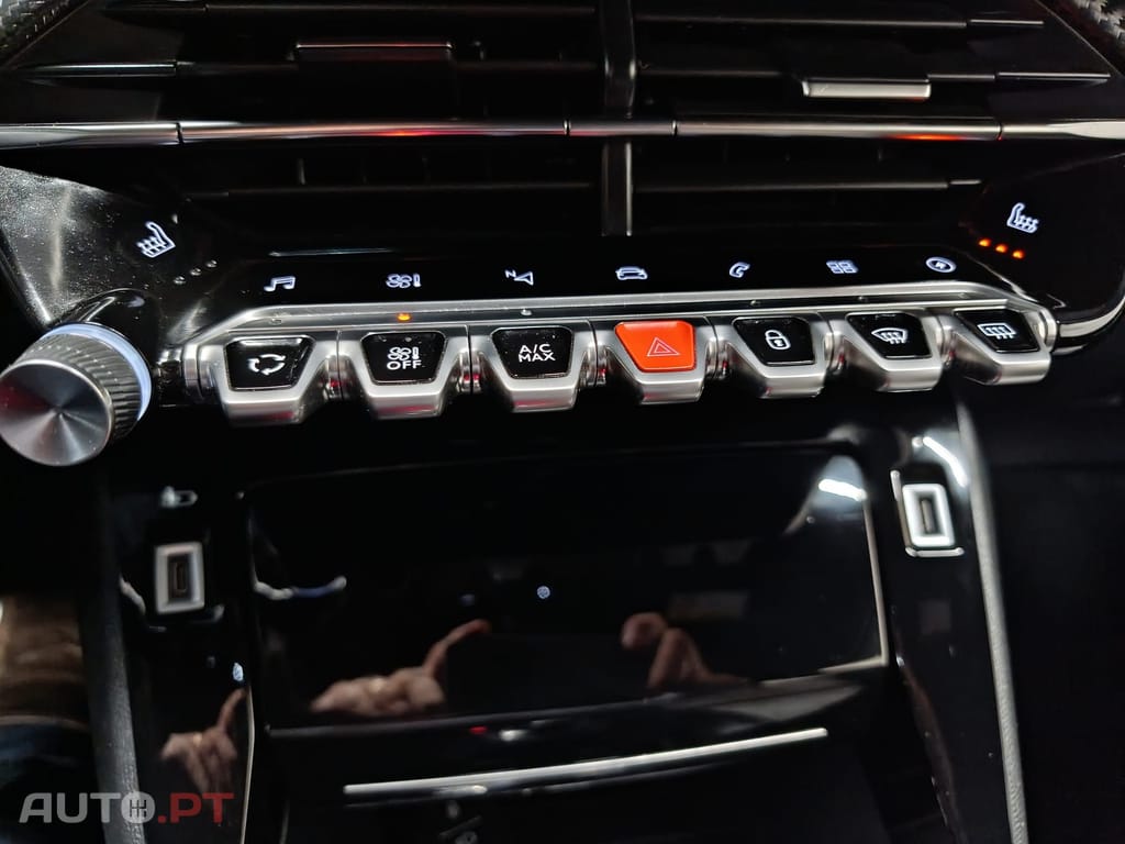 Peugeot e-2008 GT PACK — fotografia 18