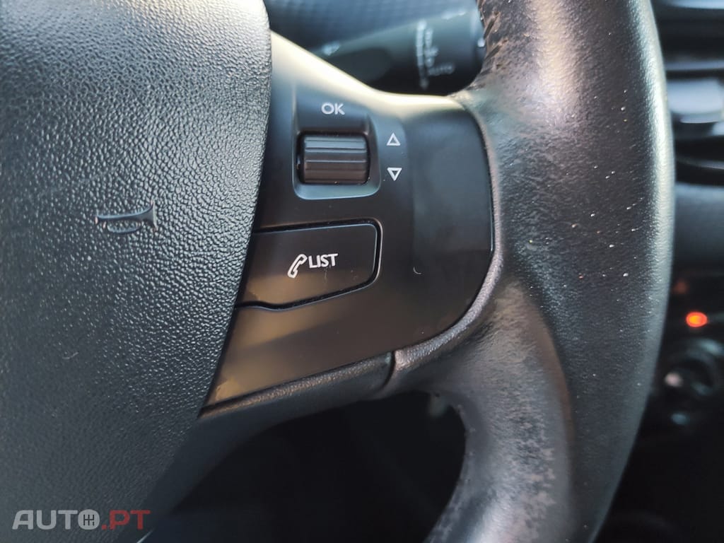 Peugeot 208 1.2 VTi SE Style