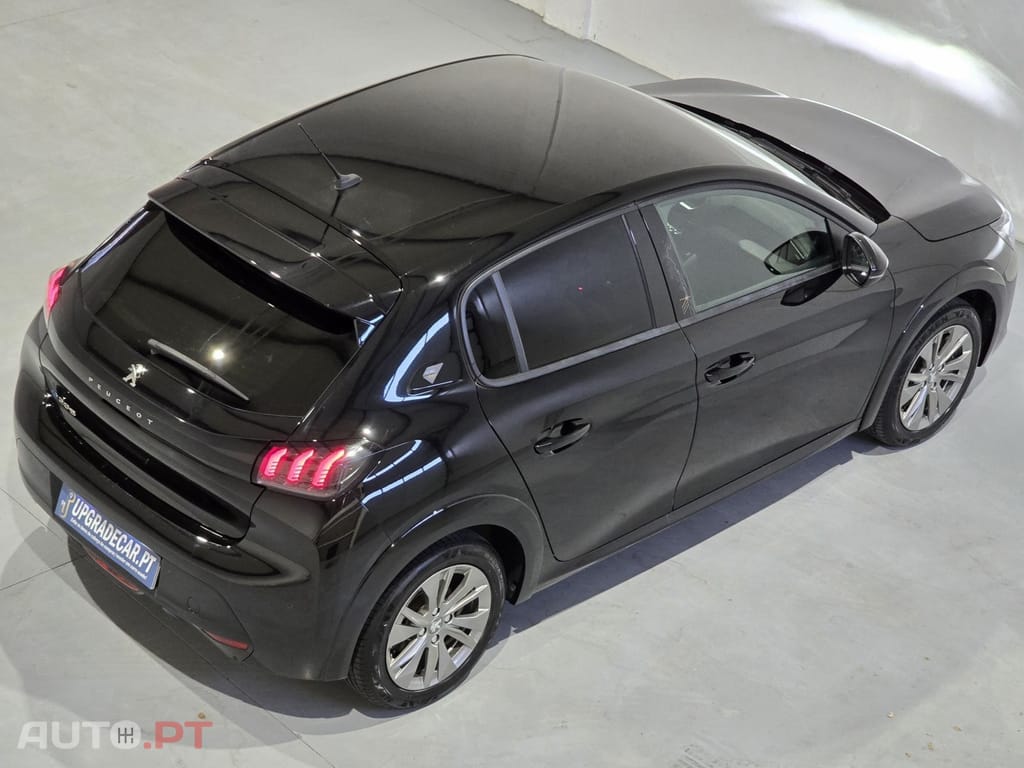 Peugeot E-208 50 kWh Allure Roadtrip