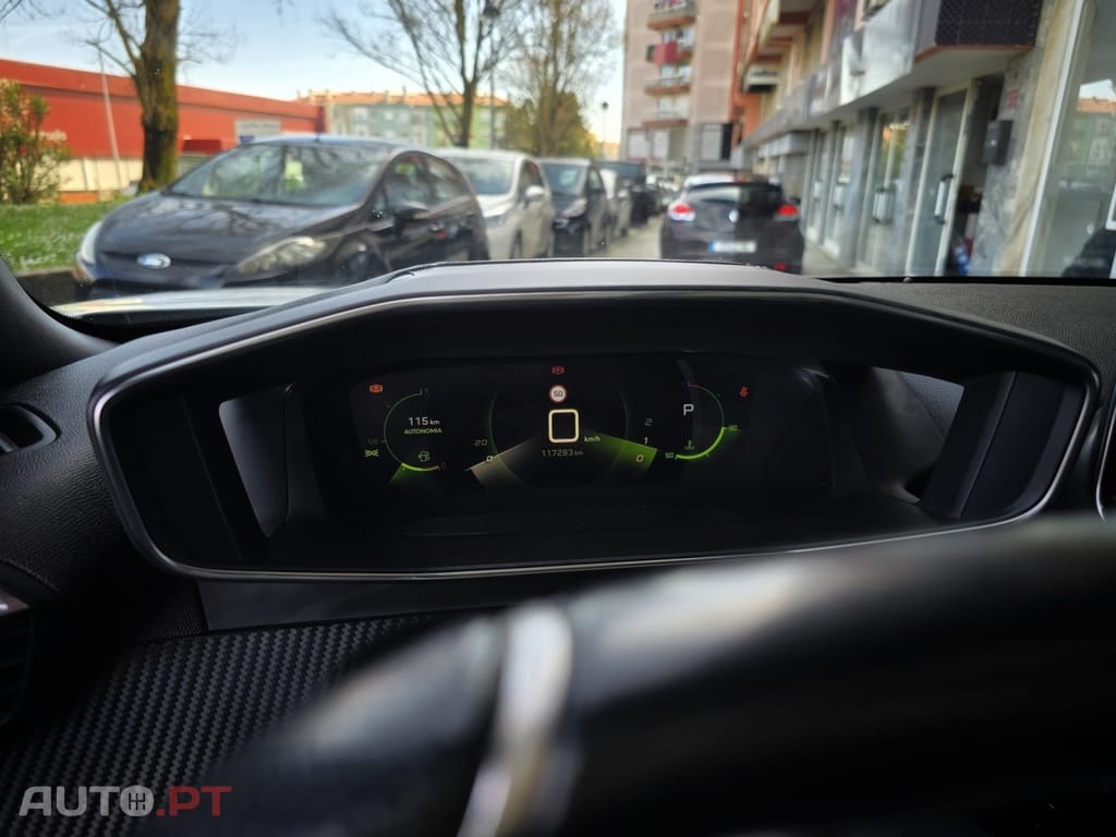 Peugeot 2008 1.2 PureTech GT Line EAT8