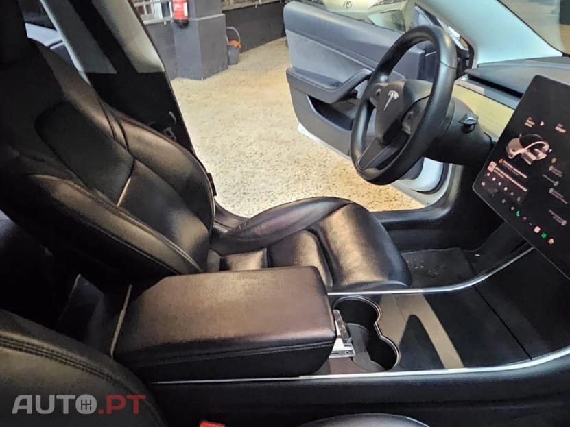 Tesla Model 3 Standard Range Plus RWD