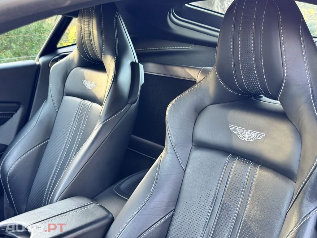 Aston Martin Vantage Coupé V8