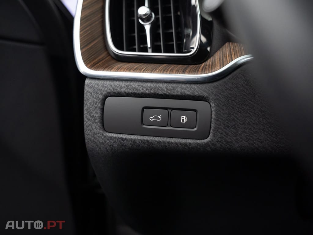 Volvo XC60 2.0 T6 PHEV Plus Dark