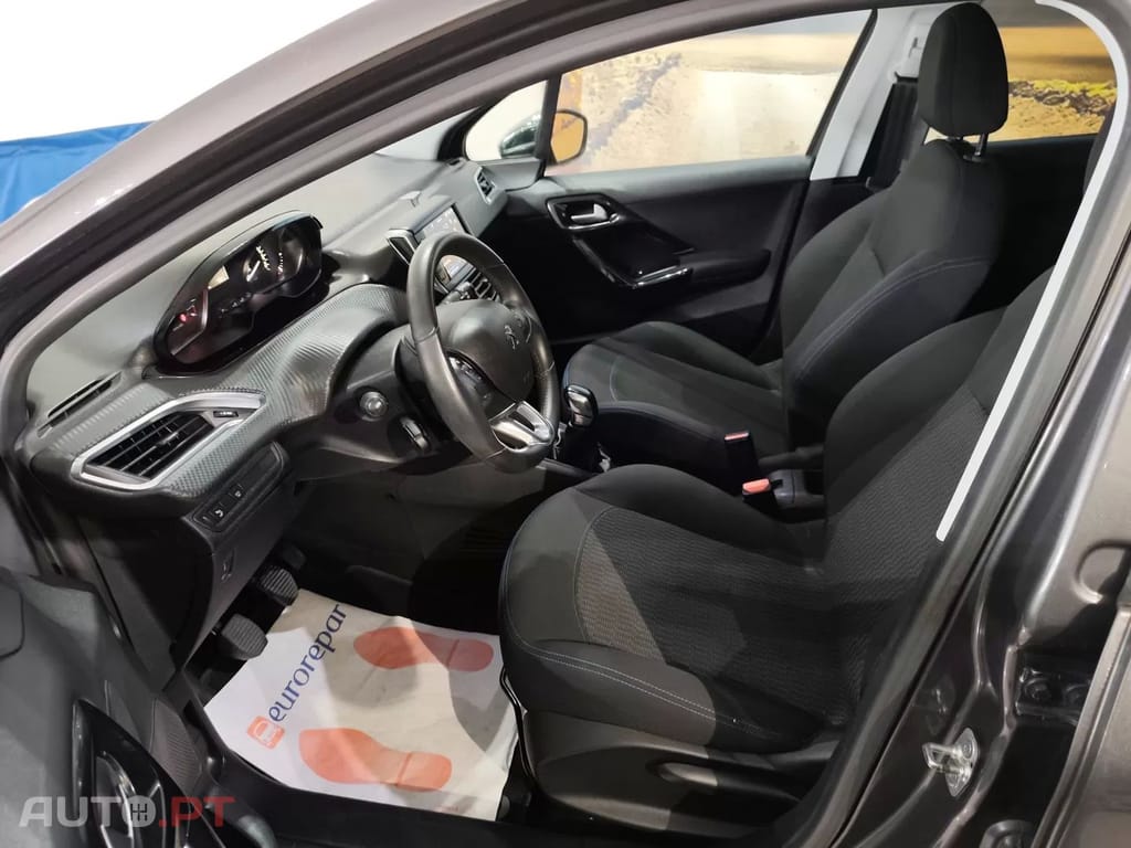 Peugeot 208 1.2 PureTech Signature