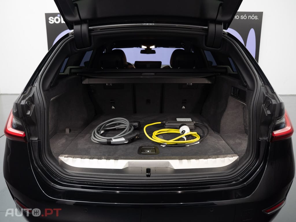 BMW 320 e Touring Corporate Edition Auto