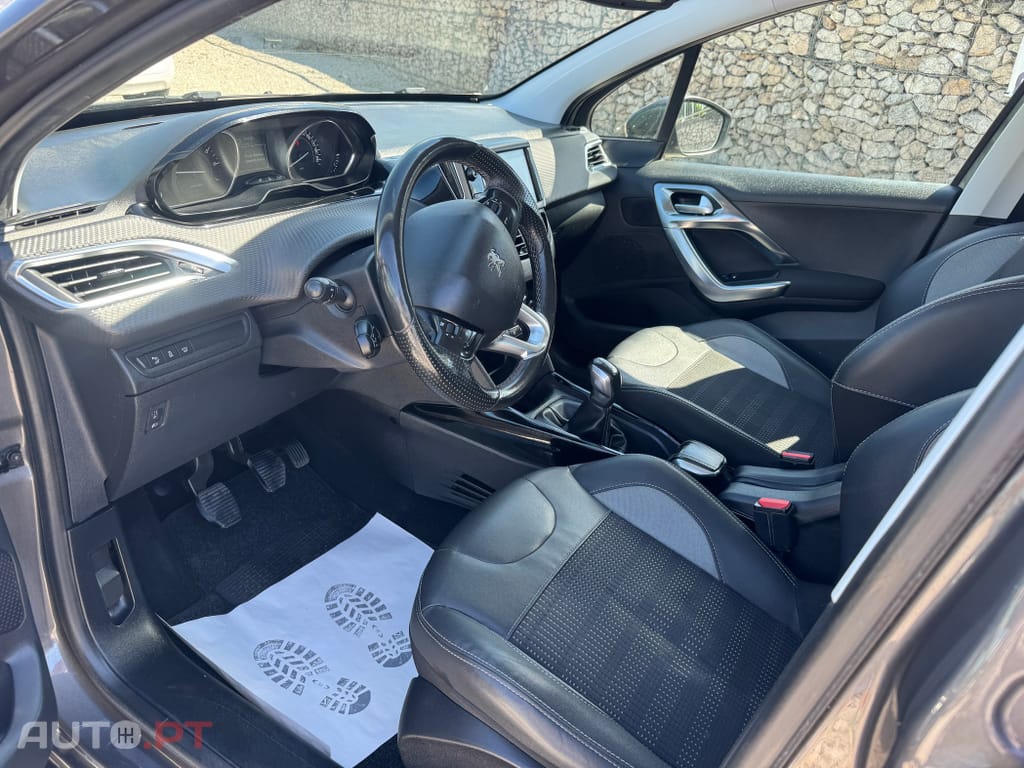 Peugeot 2008 1.2 PureTech Allure