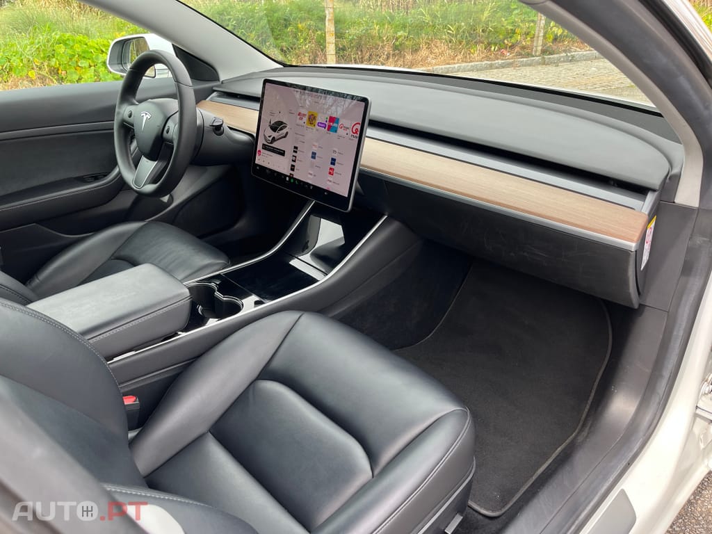 Tesla Model 3 Tração Traseira