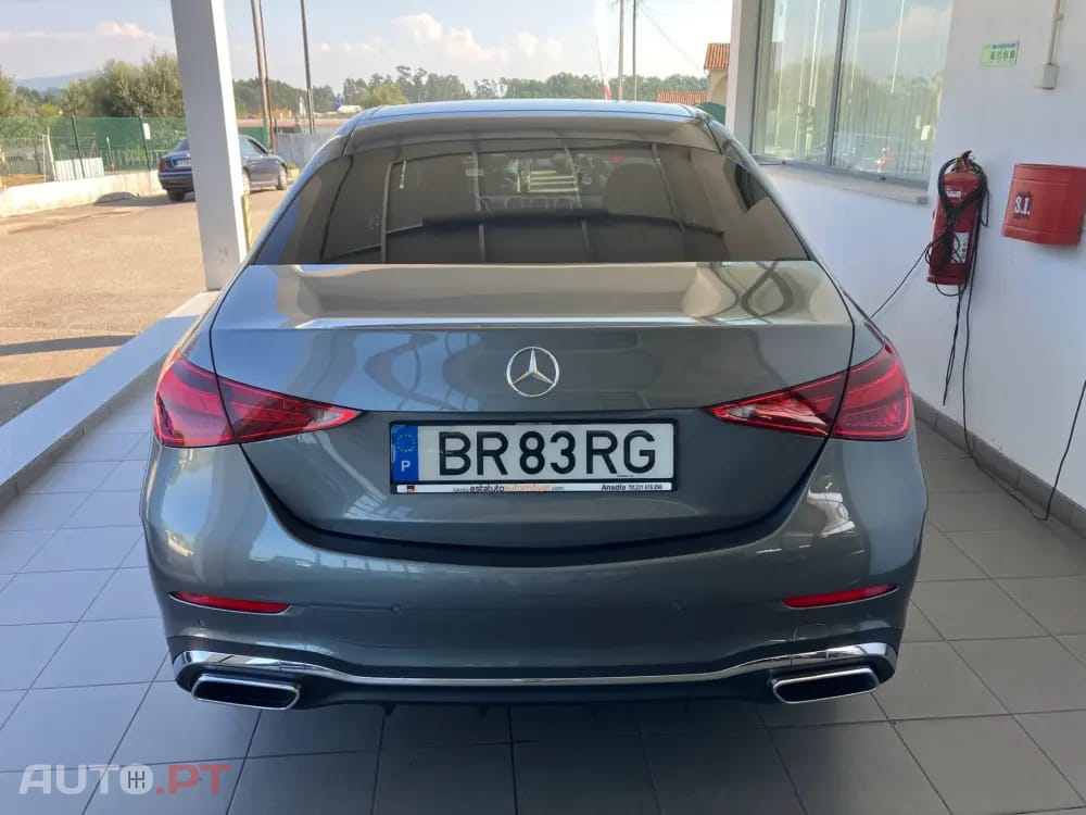 Mercedes-Benz C 180 BERLINA HB+AUTO AMG+360+PELE+J19