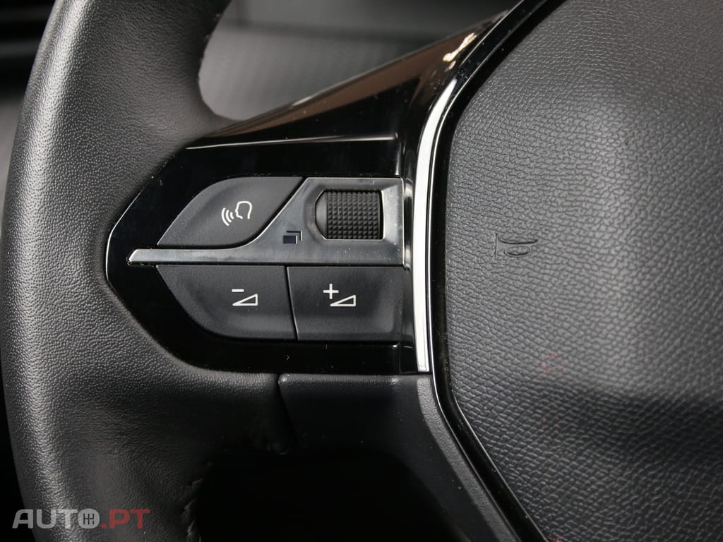 Peugeot E-2008 50 kWh Allure