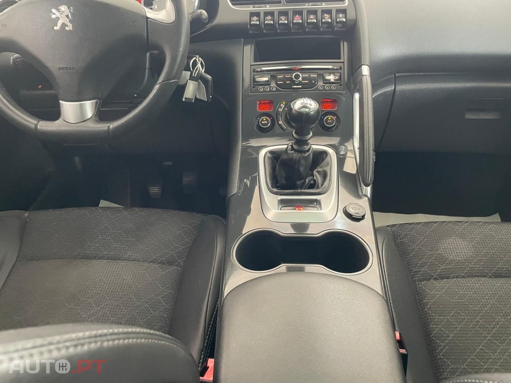 Peugeot 3008 1.6 HDi Allure — fotografia 18
