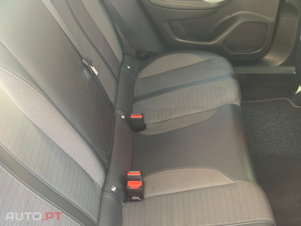 Peugeot E-2008 Allure Pack