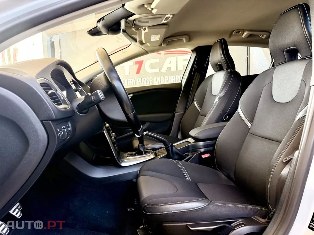 Volvo V40 2.0 D4 Momentum