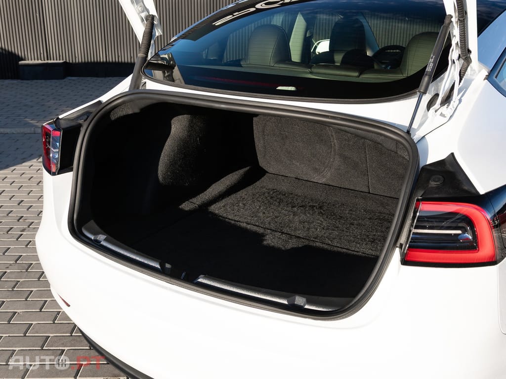 Tesla Model 3 RWD