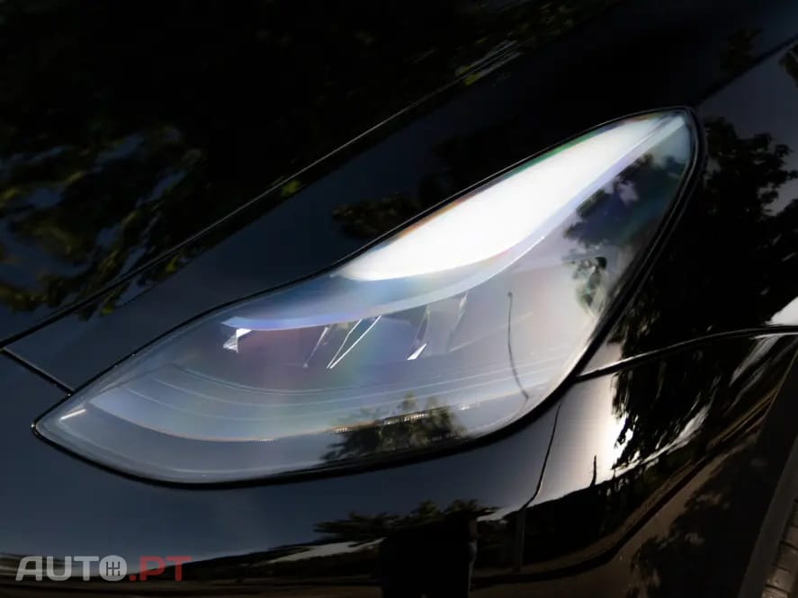 Tesla Model Y RWD — fotografia 52