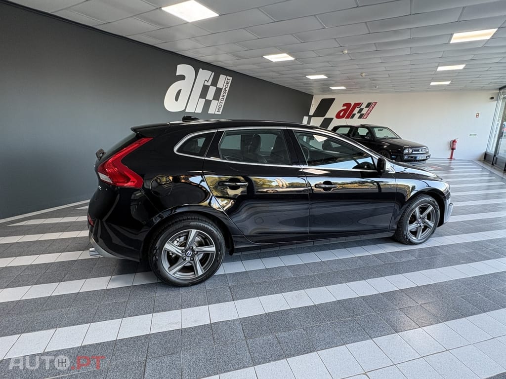 Volvo V40 2.0 D2 R-Design Momentum