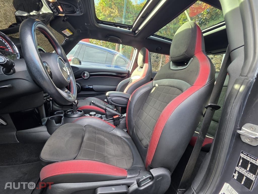 MINI Cooper John Cooper Works Auto Desportiva