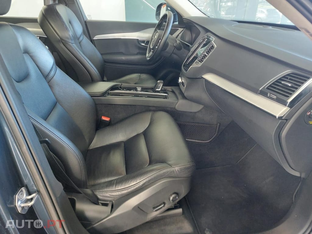 Volvo XC90 2.0 T8 PHEV Momentum Plus AWD