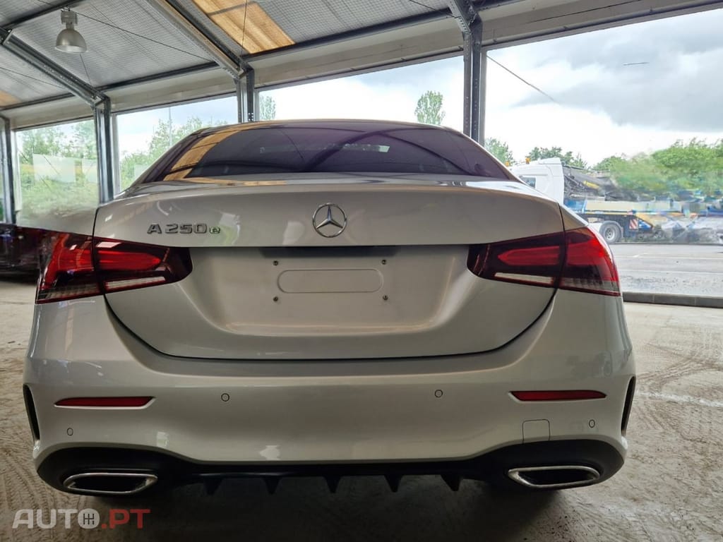 Mercedes-Benz A 250 e AMG Line