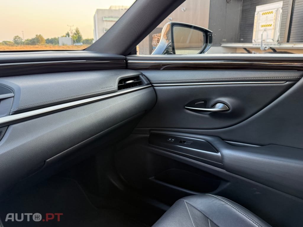 Lexus ES Executive+