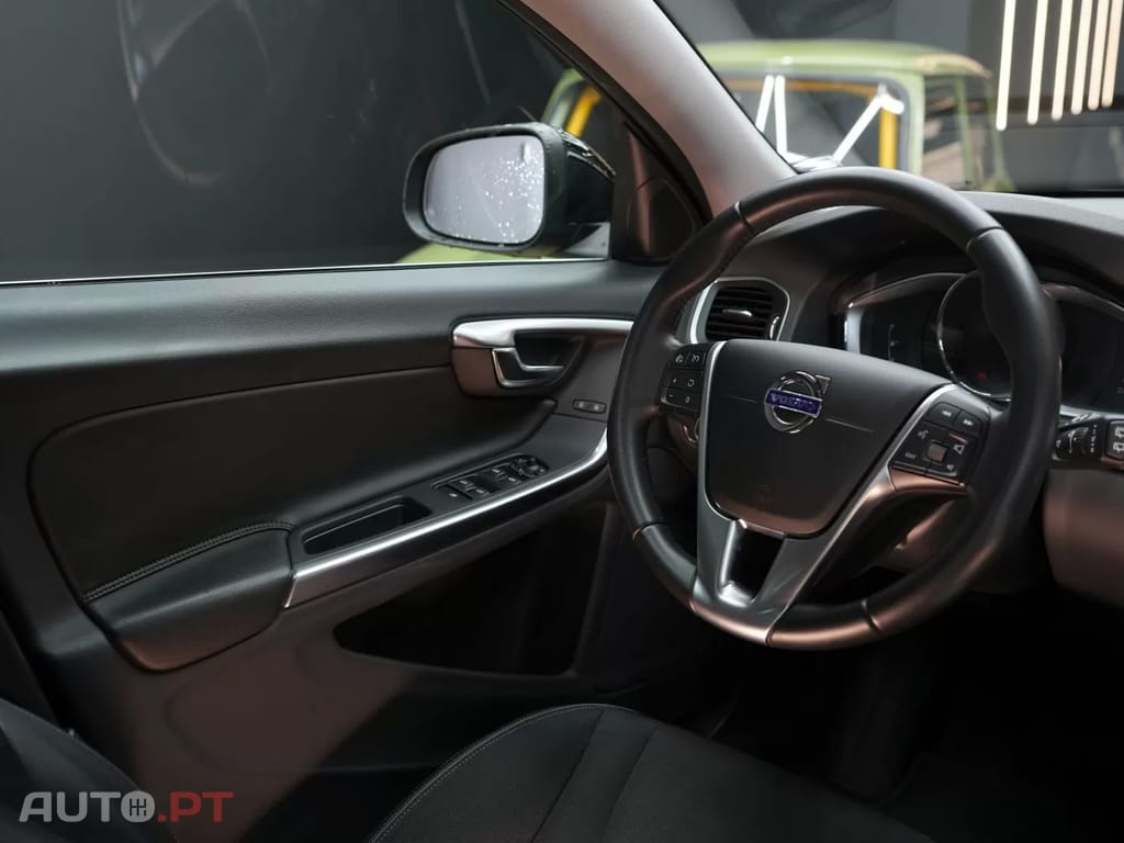 Volvo V60 2.4 D6 Momentum AWD Phev