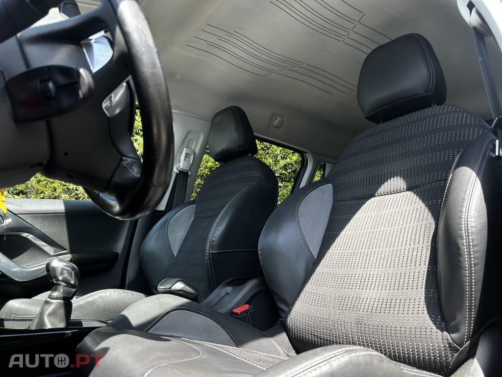 Peugeot 2008 1.6 e-HDi Allure