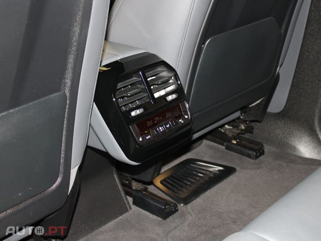 BMW iX XDRIVE 40 PACK I.V.A DEDUTÍVEL