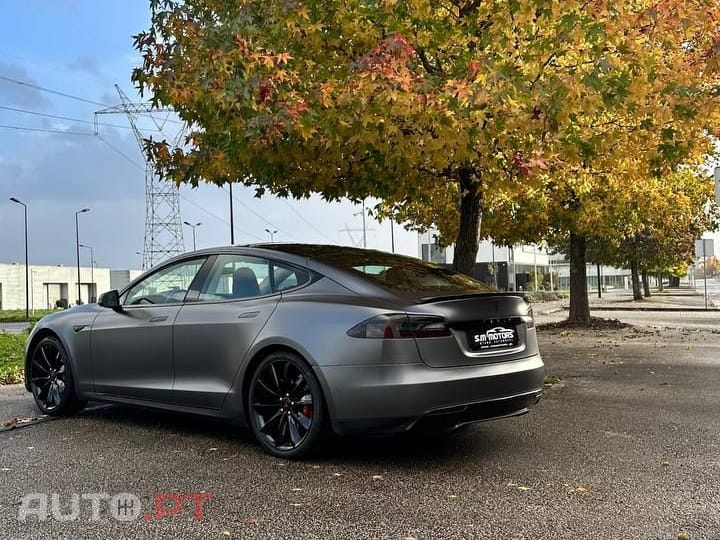 Tesla Model S 85