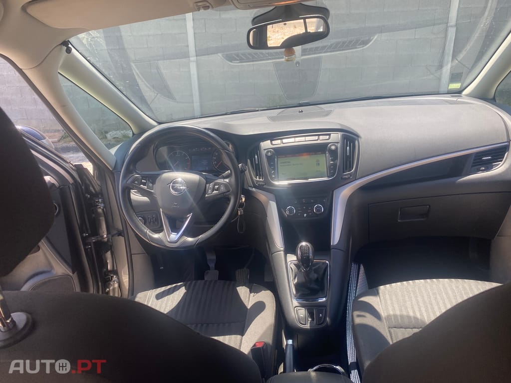 Opel Zafira Opel Zafira Tourer 1.4 Turbo GPL Exclusive | 7 Lugares |