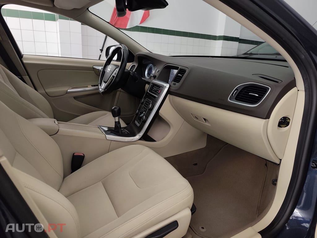 Volvo V60 2.0 D4 Momentum
